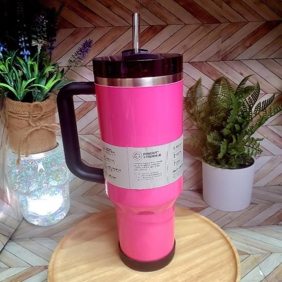 Electric Pink Neon Stanley 40 oz.  Quencher Tumbler NEW 🖤💕 - Picture 7 of 11